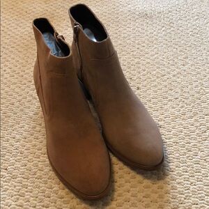 BCBGENERATION new Allegro tan booties size 9